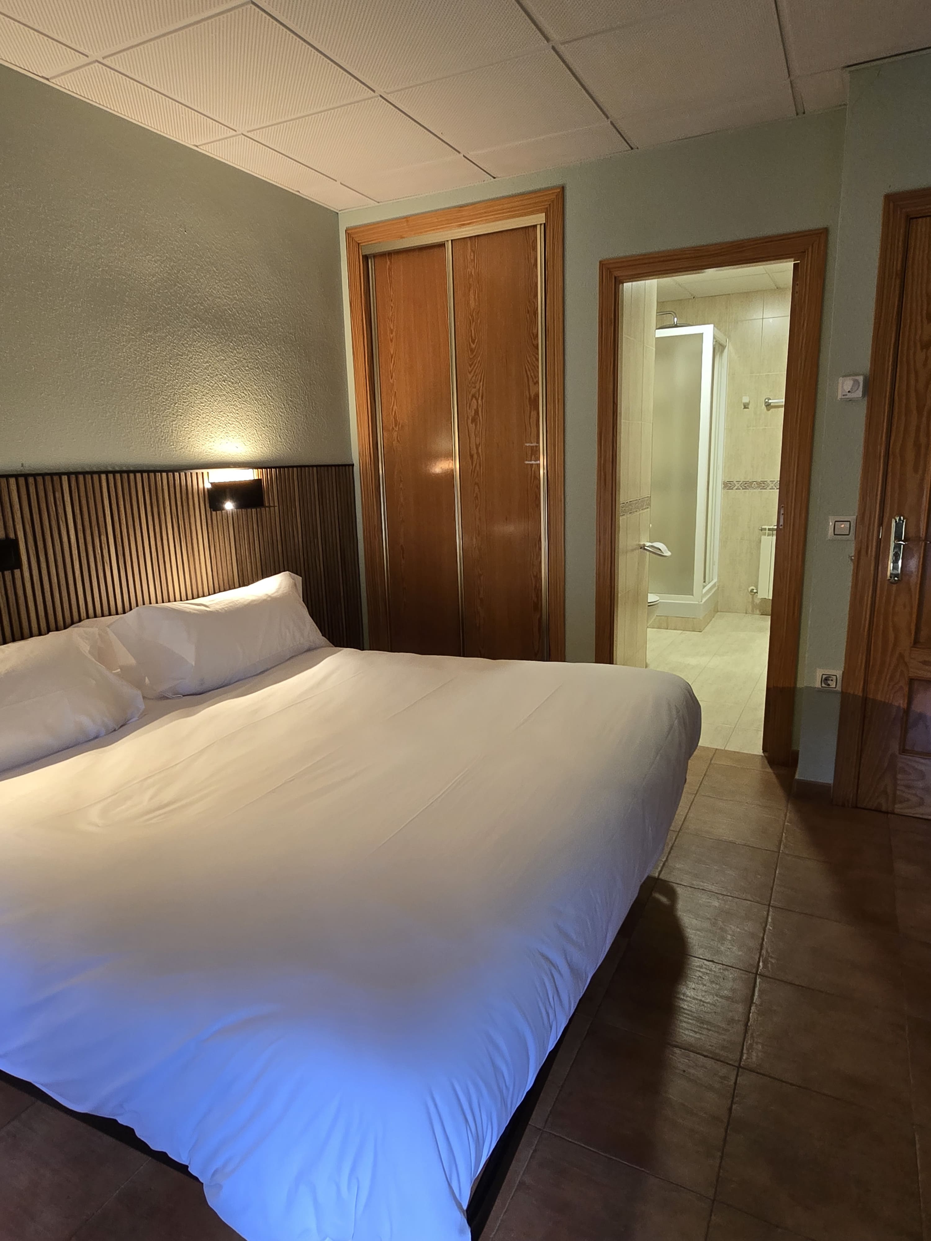 Habitación doble estándar con dos camas en Hostal La Cigüeña, El Espinar